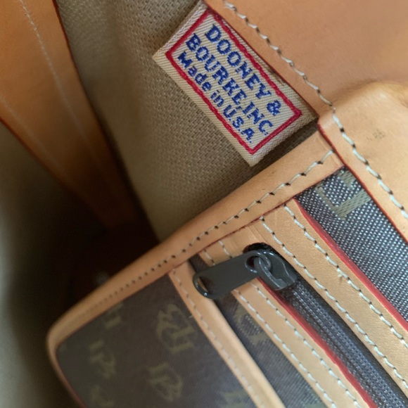 DOONEY & BOURKE Cabriolet Monogram Tote & Matching Kiss Lock Wallet - Picture 14 of 15